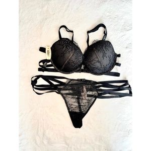 Victoria’s Secret front-close lace bra and panty NWT